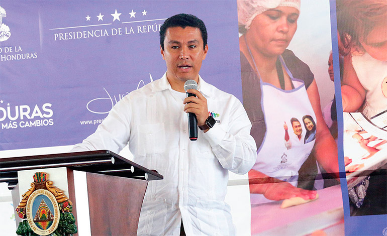 El ministro Ebal Díaz es coordinador, por parte del gobierno, en el Programa Honduras 20/20.