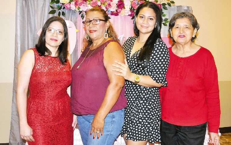 Carla Linares, Liliana Velásquez, Marcela Velásquez y Herminia Zepeda.
