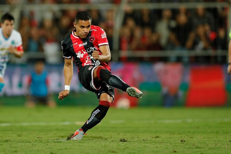 ¡Imparable! Roger Rojas marca su segundo triplete con Alajuelense