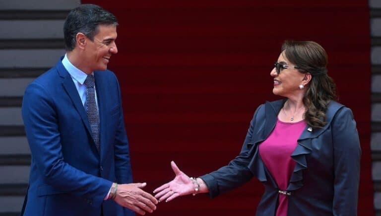 Honduras felicita a Pedro Sánchez por su triunfo