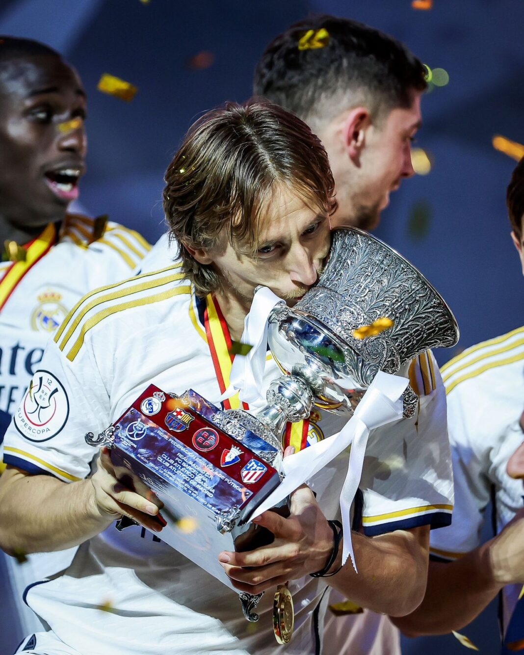 El Real Madrid gana su decimotercera Supercopa (4-1)