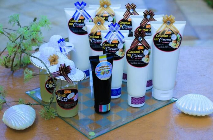 Ofrece cremas, aceites, exfoliantes a través de sumarca “Synmiana”.