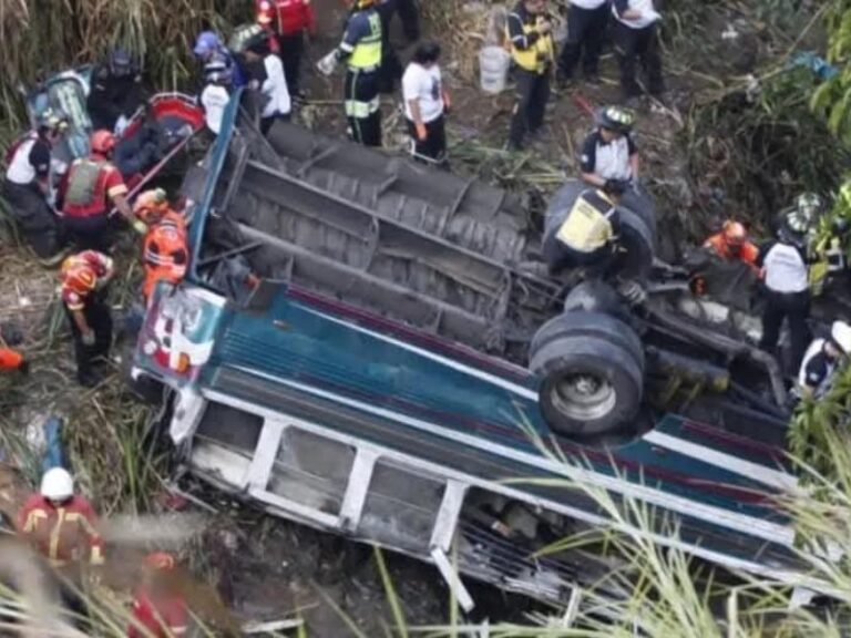 Guatemala: Accidente de autobús deja unos 54 muertos