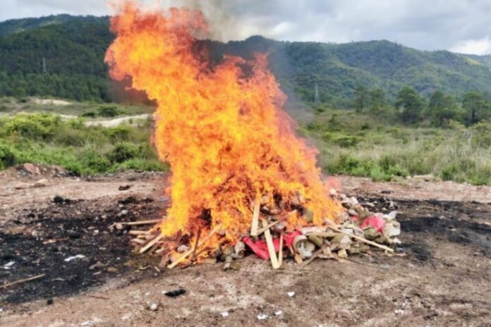 Paquetes droga son incinerados en Honduras