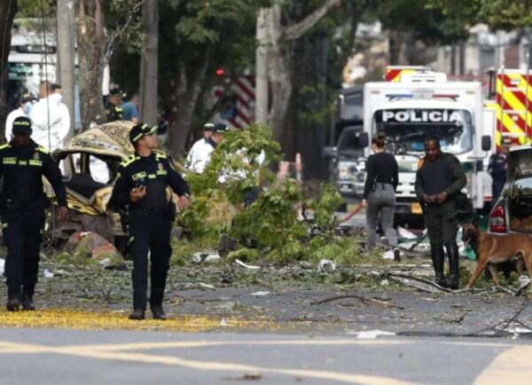 Atentado con camión bomba en Cali deja seis muertos y 50 heridos