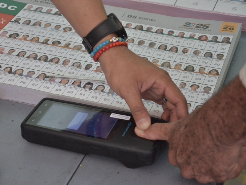 Denuncian "evidencias graves de fraude electoral" en Honduras | Público