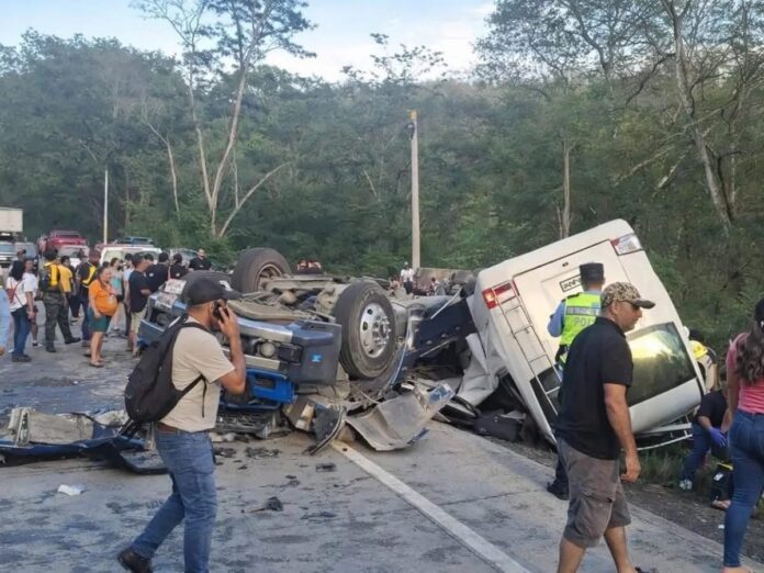 (GALERÍA) Ocho muertos y siete heridos en fatal accidente vial en Santa ...